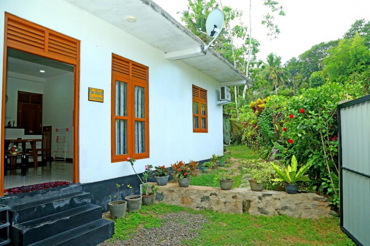 Global Lake Villa Хіккадува Екстер'єр фото